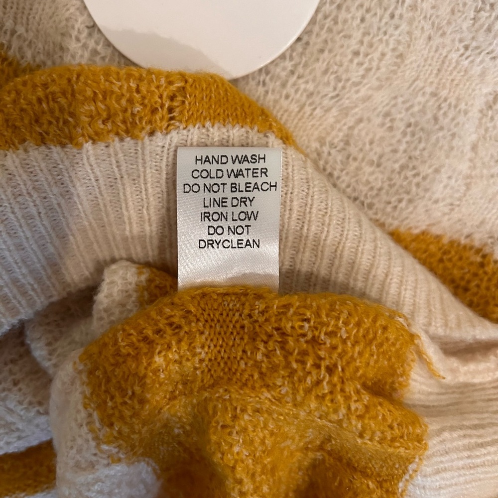 MACARON SUPER SOFT SWEATER NWT - Picture 7 of 7